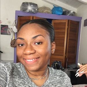 Meet your Posher, Denisha